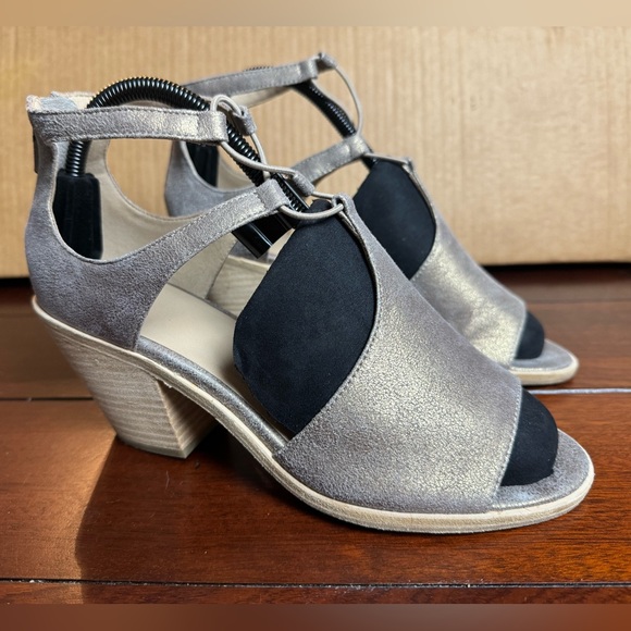 Eileen Fisher Lou Sandal Platinum Metallic Suede Open Toe Block Heel‎ Size 9 - Picture 1 of 10